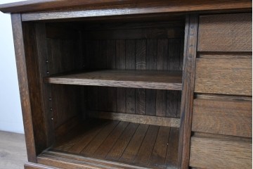 和製ヴィンテージ　国産職人手作りの逸品!!　総ナラ無垢材　格子戸付きサイドボード　製作費推定50万円　(R-086006)