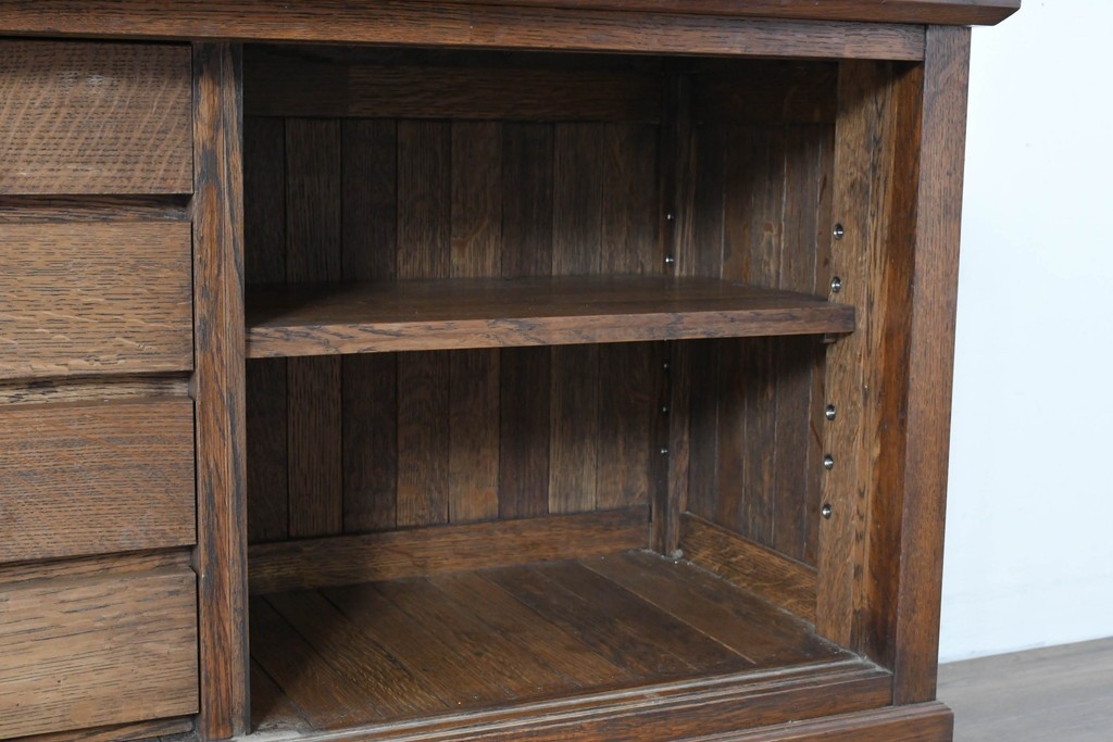 和製ヴィンテージ　国産職人手作りの逸品!!　総ナラ無垢材　格子戸付きサイドボード　製作費推定50万円　(R-086006)