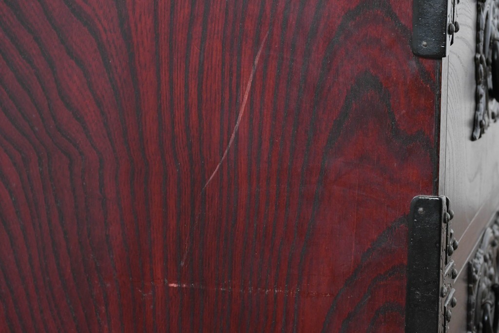 中古　岩谷堂箪笥　桜木作　伝統的な金具細工が映えるローチェスト　(R-086007)