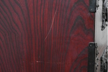 中古　岩谷堂箪笥　桜木作　伝統的な金具細工が映えるローチェスト　(R-086007)