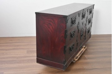 中古　岩谷堂箪笥　桜木作　伝統的な金具細工が映えるローチェスト　(R-086007)