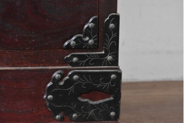 中古　岩谷堂箪笥　桜木作　伝統的な金具細工が映えるローチェスト　(R-086007)