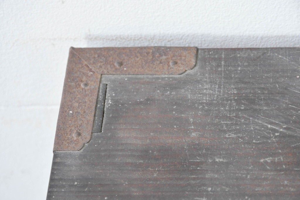 和製アンティーク　新潟産　重厚な金具が存在感を放つ観音扉付き帳場箪笥　(R-086008)