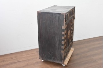 和製アンティーク　新潟産　重厚な金具が存在感を放つ観音扉付き帳場箪笥　(R-086008)