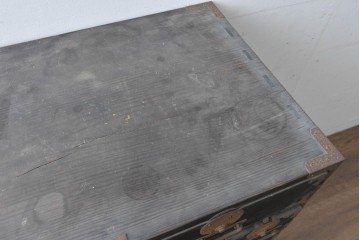 和製アンティーク　新潟産　重厚な金具が存在感を放つ観音扉付き帳場箪笥　(R-086008)