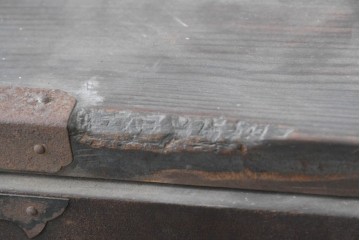 和製アンティーク　新潟産　重厚な金具が存在感を放つ観音扉付き帳場箪笥　(R-086008)