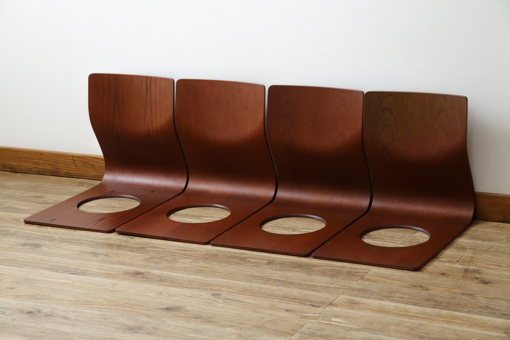 中古　美品　天童木工(Tendo)　欅材　継ぎ目のない一体感ある美しいラインが魅力の座椅子4脚セット　定価(4脚合計)約10万円　(R-086011)