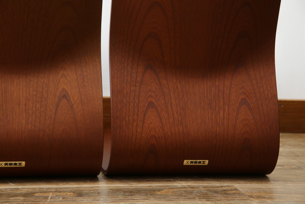 中古　美品　天童木工(Tendo)　欅材　継ぎ目のない一体感ある美しいラインが魅力の座椅子4脚セット　定価(4脚合計)約10万円　(R-086011)