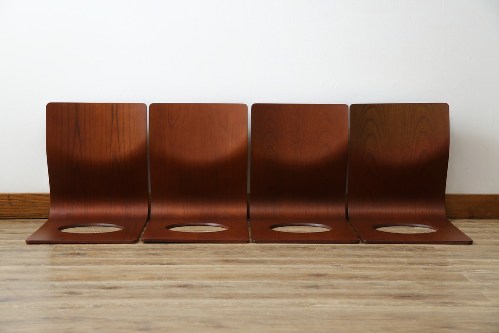 中古　美品　天童木工(Tendo)　欅材　継ぎ目のない一体感ある美しいラインが魅力の座椅子4脚セット　定価(4脚合計)約10万円　(R-086011)