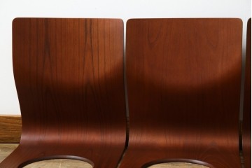 中古　美品　天童木工(Tendo)　欅材　継ぎ目のない一体感ある美しいラインが魅力の座椅子4脚セット　定価(4脚合計)約10万円　(R-086011)