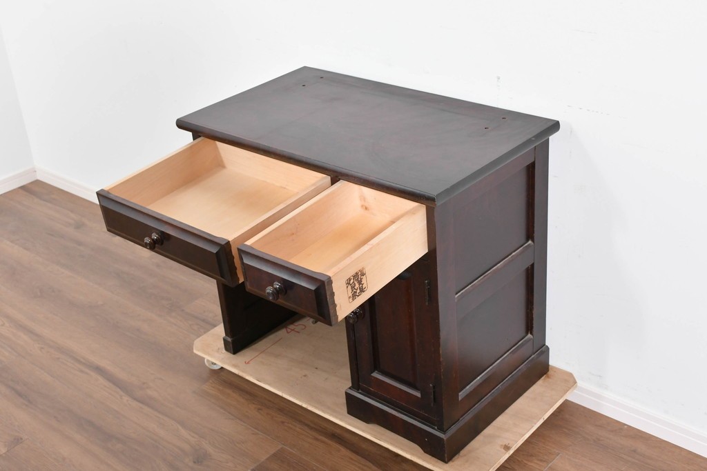 中古　北海道民芸家具　ドレッサーリメイク　引き出しと扉収納で整理しやすい片袖机　(R-086012)