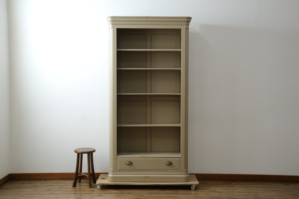 アメリカヴィンテージ　ペイント　クラシカルなモールディング装飾のオープンシェルフ　(R-086014)