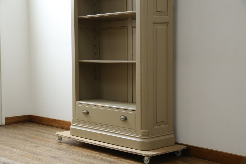 アメリカヴィンテージ　ペイント　クラシカルなモールディング装飾のオープンシェルフ　(R-086014)