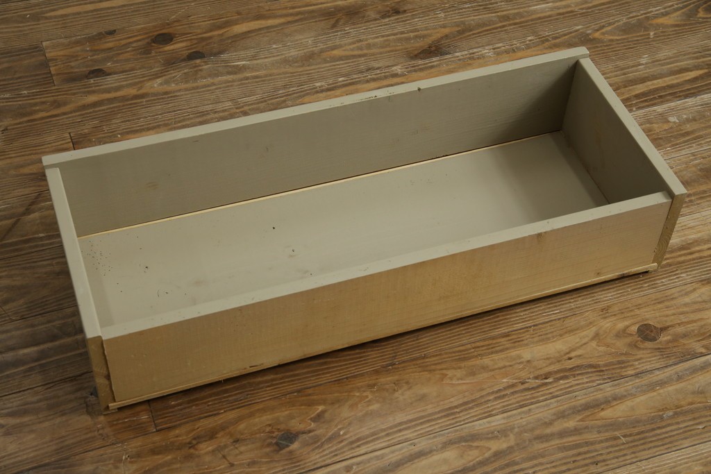 アメリカヴィンテージ　ペイント　クラシカルなモールディング装飾のオープンシェルフ　(R-086014)