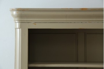 アメリカヴィンテージ　ペイント　クラシカルなモールディング装飾のオープンシェルフ　(R-086014)