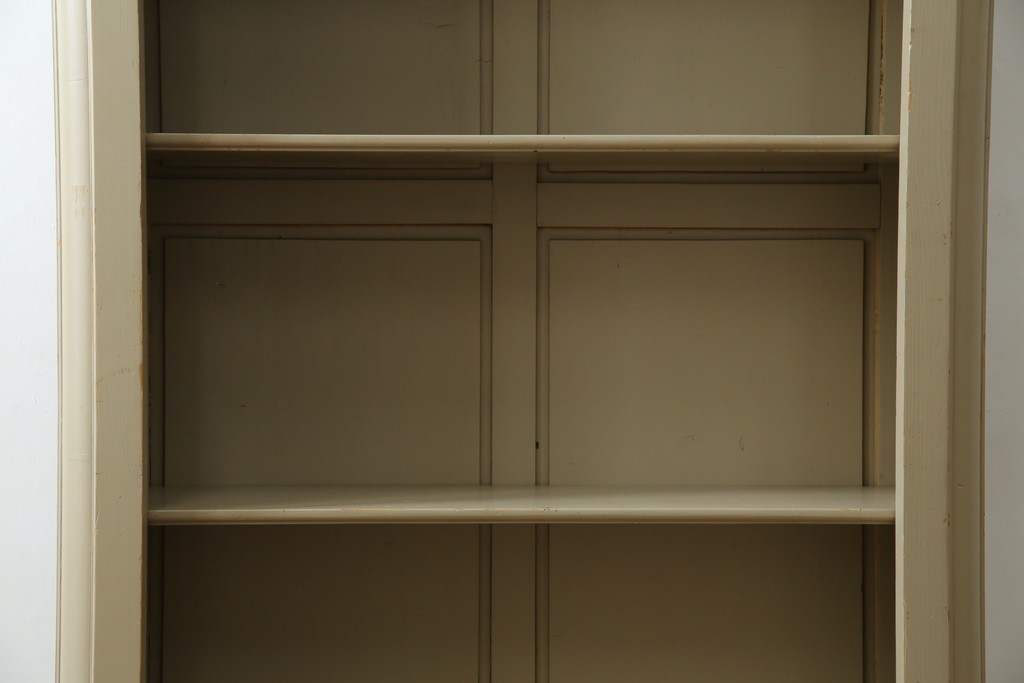 アメリカヴィンテージ　ペイント　クラシカルなモールディング装飾のオープンシェルフ　(R-086014)