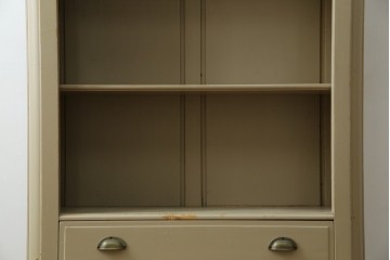 アメリカヴィンテージ　ペイント　クラシカルなモールディング装飾のオープンシェルフ　(R-086014)