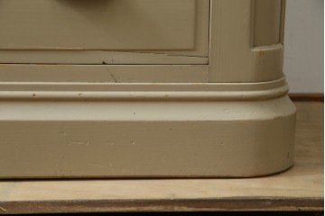 アメリカヴィンテージ　ペイント　クラシカルなモールディング装飾のオープンシェルフ　(R-086014)