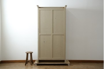 アメリカヴィンテージ　ペイント　クラシカルなモールディング装飾のオープンシェルフ　(R-086014)