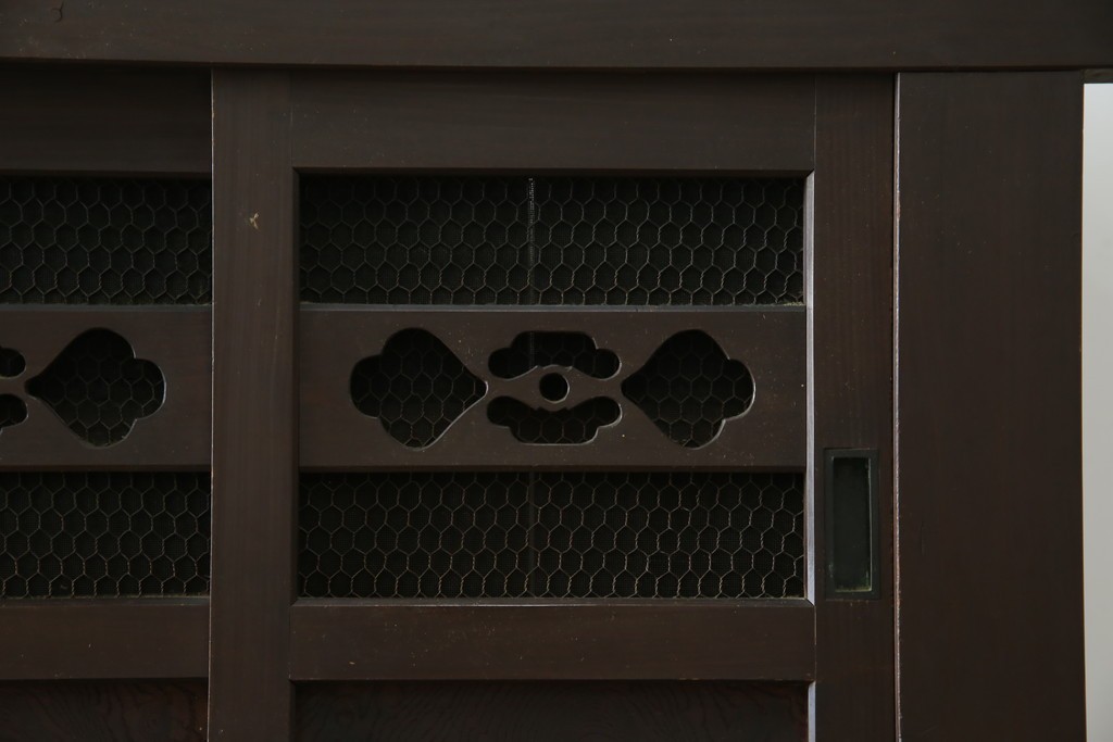 和製アンティーク　明治大正期　引き出し8杯付き　上品な丸桟戸の近江水屋箪笥サイドボード　(R-086016)