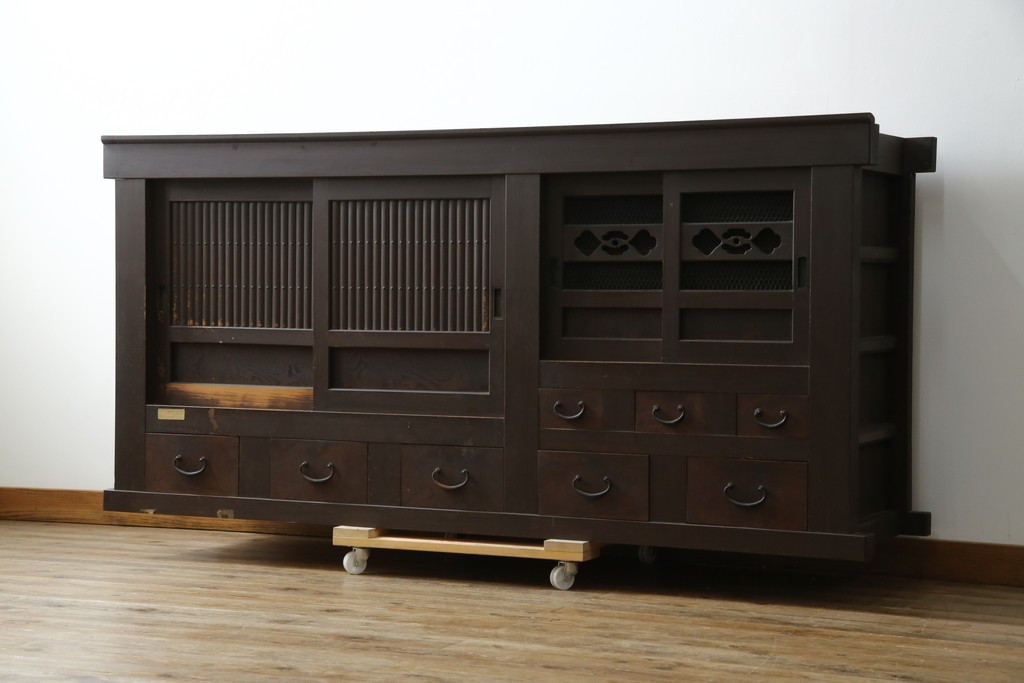 和製アンティーク　明治大正期　引き出し8杯付き　上品な丸桟戸の近江水屋箪笥サイドボード　(R-086016)