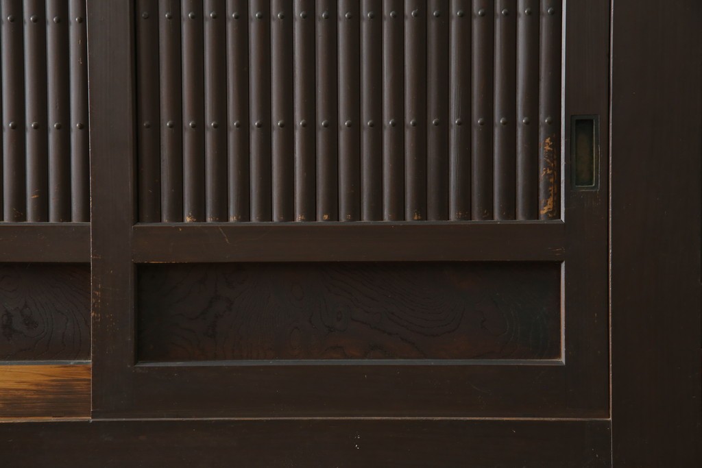 和製アンティーク　明治大正期　引き出し8杯付き　上品な丸桟戸の近江水屋箪笥サイドボード　(R-086016)