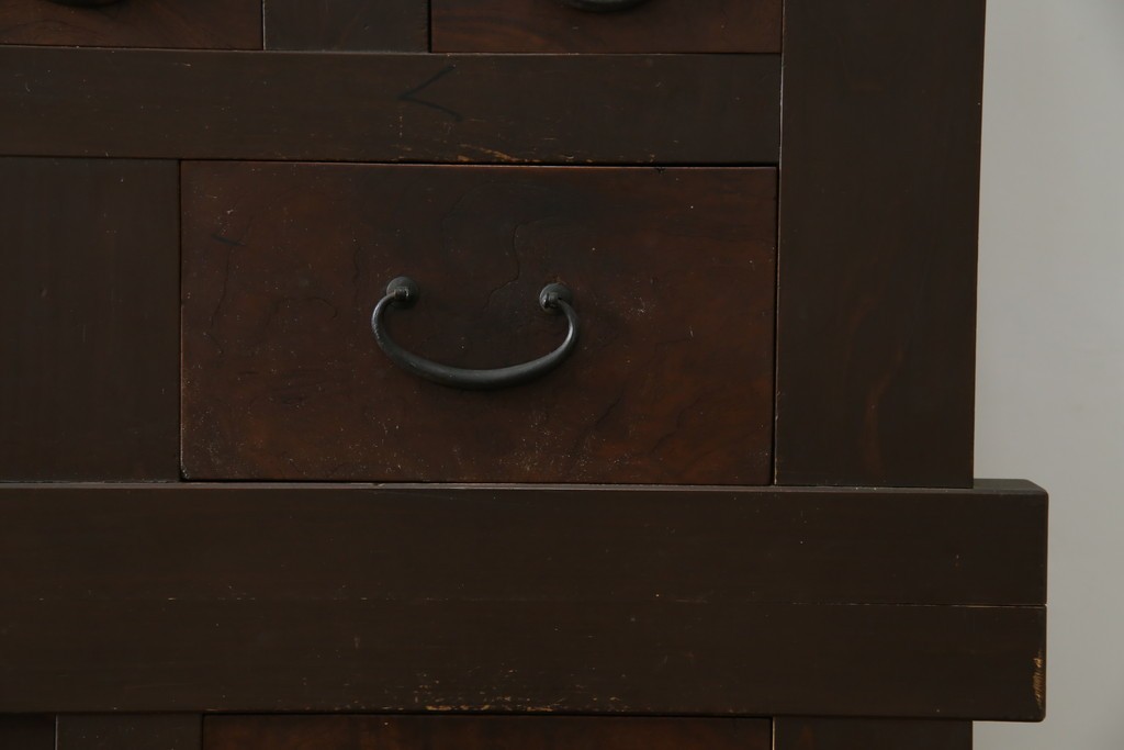 和製アンティーク　明治大正期　引き出し8杯付き　上品な丸桟戸の近江水屋箪笥サイドボード　(R-086016)