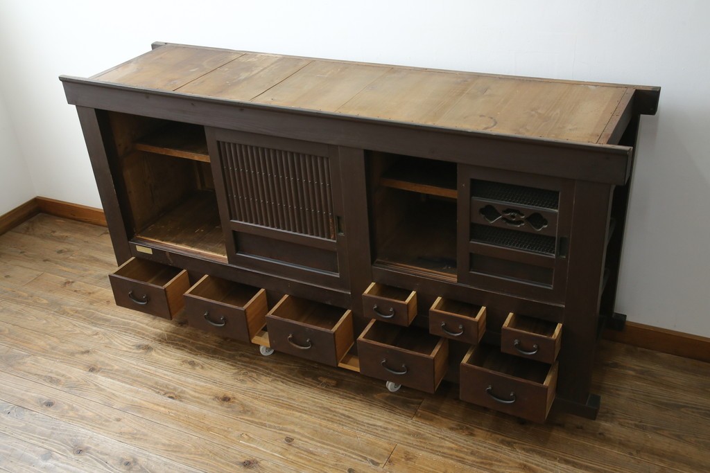 和製アンティーク　明治大正期　引き出し8杯付き　上品な丸桟戸の近江水屋箪笥サイドボード　(R-086016)