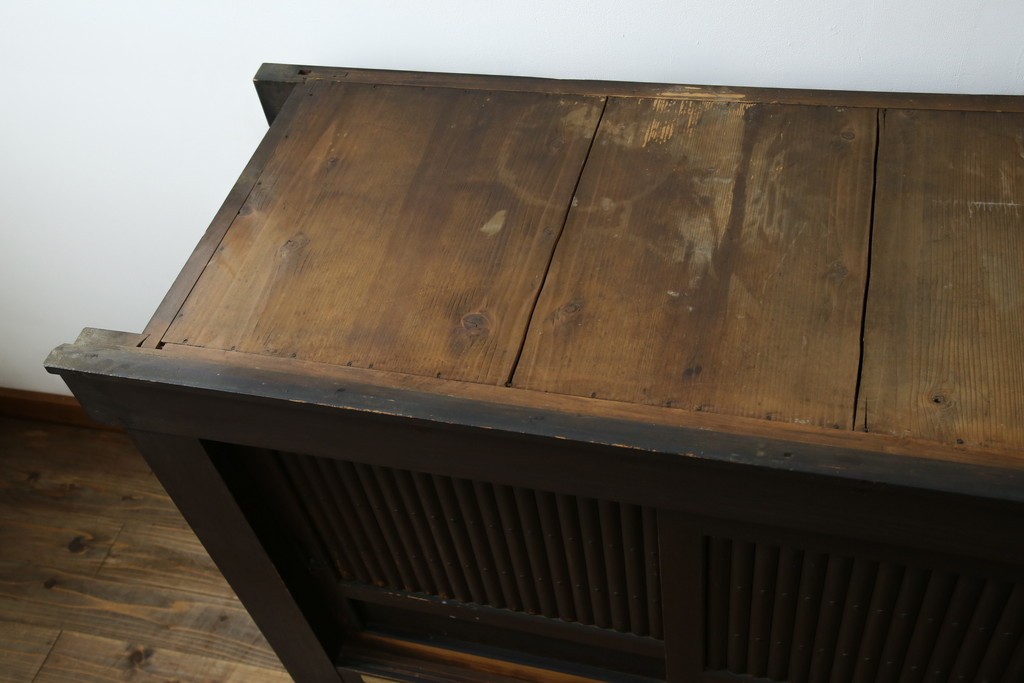 和製アンティーク　明治大正期　引き出し8杯付き　上品な丸桟戸の近江水屋箪笥サイドボード　(R-086016)