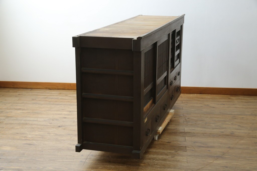 和製アンティーク　明治大正期　引き出し8杯付き　上品な丸桟戸の近江水屋箪笥サイドボード　(R-086016)