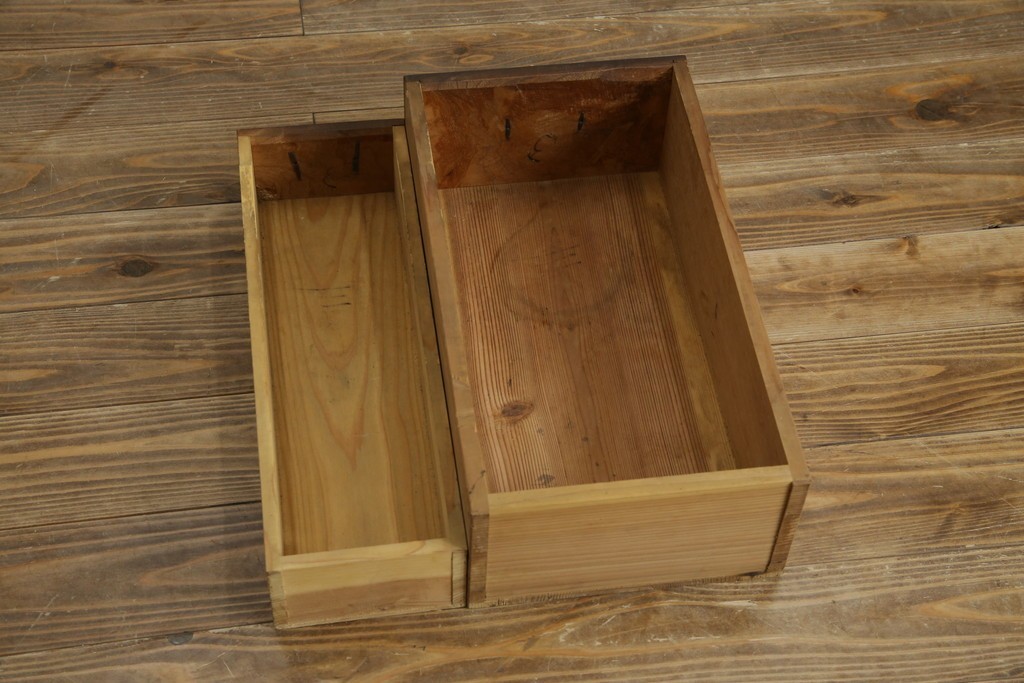 和製アンティーク　明治大正期　引き出し8杯付き　上品な丸桟戸の近江水屋箪笥サイドボード　(R-086016)