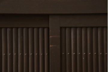 和製アンティーク　明治大正期　昇り引き出し5杯付き　上品な丸桟戸の近江水屋箪笥サイドボード　(R-086017)