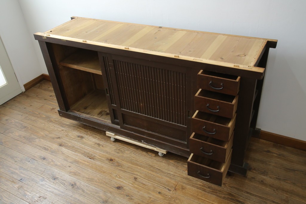 和製アンティーク　明治大正期　昇り引き出し5杯付き　上品な丸桟戸の近江水屋箪笥サイドボード　(R-086017)