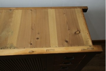 和製アンティーク　明治大正期　昇り引き出し5杯付き　上品な丸桟戸の近江水屋箪笥サイドボード　(R-086017)