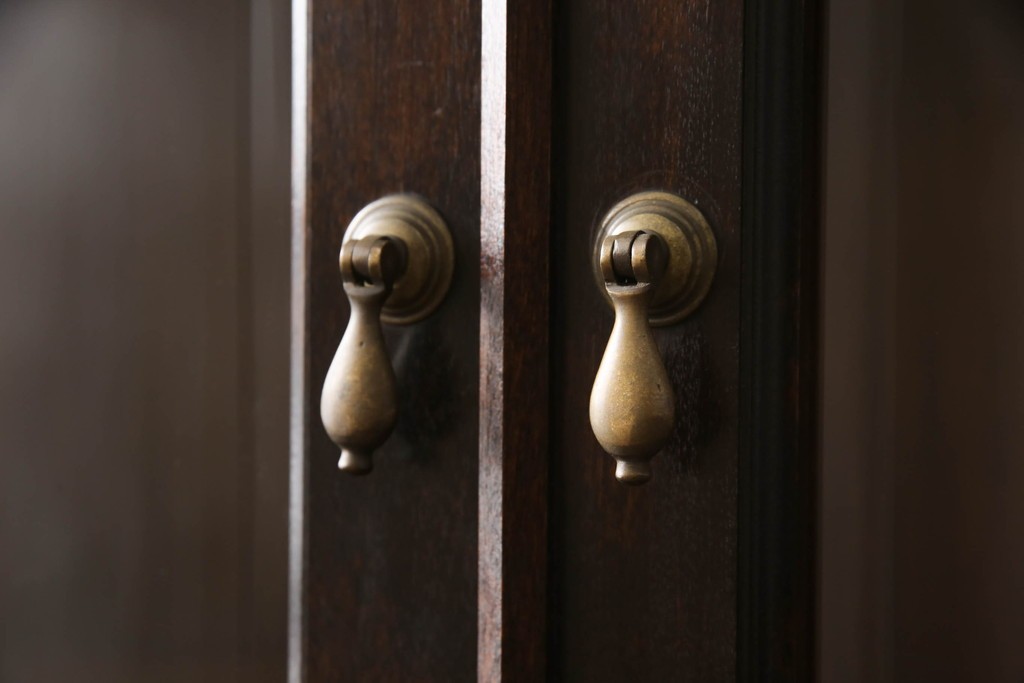 中古　松本民芸家具　特注品!　品のあるボールフットがアクセントの食器棚　(R-086018)