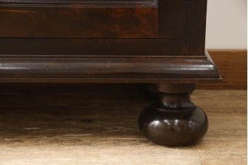 中古　松本民芸家具　特注品!　品のあるボールフットがアクセントの食器棚　(R-086018)