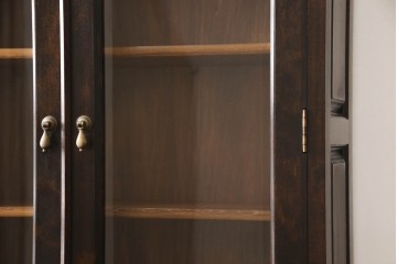 中古　松本民芸家具　特注品!　品のあるボールフットがアクセントの食器棚　(R-086018)