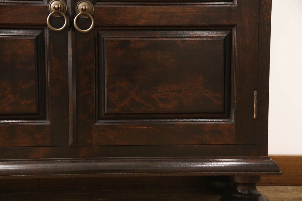 中古　松本民芸家具　特注品!　品のあるボールフットがアクセントの食器棚　(R-086018)