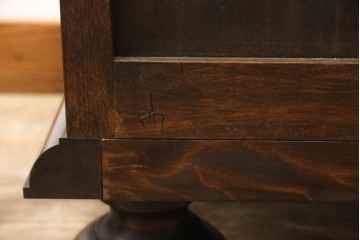 中古　松本民芸家具　特注品!　品のあるボールフットがアクセントの食器棚　(R-086018)