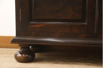 中古　松本民芸家具　特注品!　品のあるボールフットがアクセントの食器棚　(R-086018)