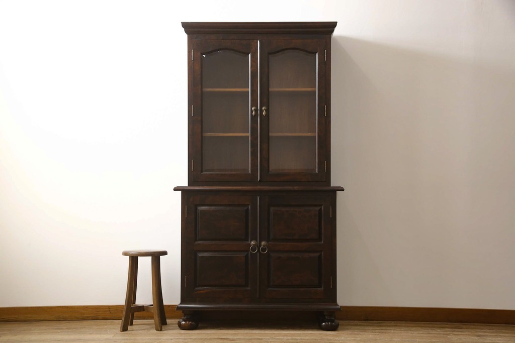 中古　松本民芸家具　特注品!　品のあるボールフットがアクセントの食器棚　(R-086018)