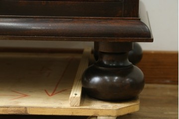 中古　松本民芸家具　特注品!　品のあるボールフットがアクセントの食器棚　(R-086018)