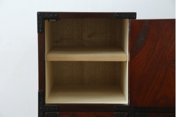 中古　美品　欅産業　仙台民芸箪笥(仙台箪笥)　牡丹文の重厚な金具が目を引く三尺階段箪笥　定価約50万円　(R-086020)