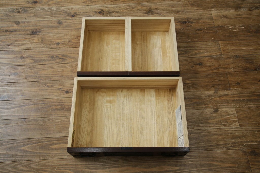 中古　美品　欅産業　仙台民芸箪笥(仙台箪笥)　牡丹文の重厚な金具が目を引く三尺階段箪笥　定価約50万円　(R-086020)