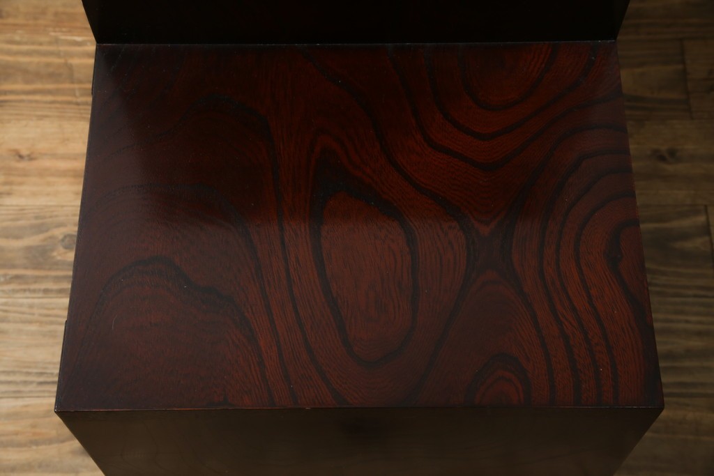 中古　美品　欅産業　仙台民芸箪笥(仙台箪笥)　牡丹文の重厚な金具が目を引く三尺階段箪笥　定価約50万円　(R-086020)