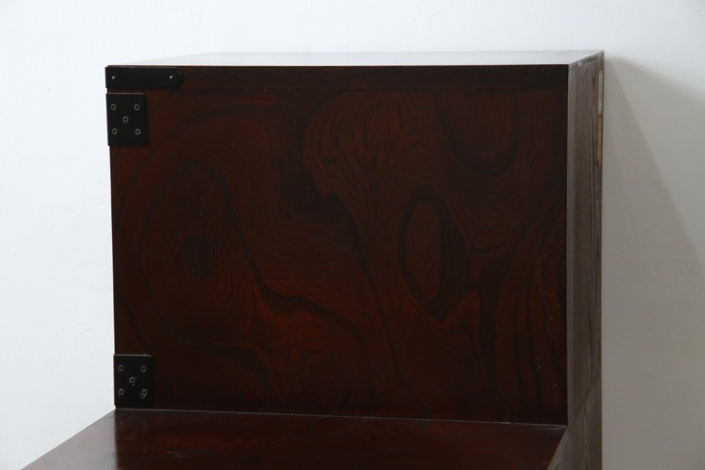 中古　美品　欅産業　仙台民芸箪笥(仙台箪笥)　牡丹文の重厚な金具が目を引く三尺階段箪笥　定価約50万円　(R-086020)