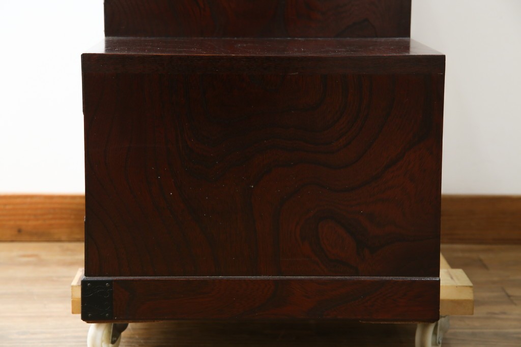 中古　美品　欅産業　仙台民芸箪笥(仙台箪笥)　牡丹文の重厚な金具が目を引く三尺階段箪笥　定価約50万円　(R-086020)