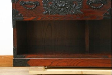 中古　美品　欅産業　仙台民芸箪笥(仙台箪笥)　牡丹文の重厚な金具が目を引く三尺階段箪笥　定価約50万円　(R-086020)