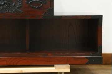 中古　美品　欅産業　仙台民芸箪笥(仙台箪笥)　牡丹文の重厚な金具が目を引く三尺階段箪笥　定価約50万円　(R-086020)