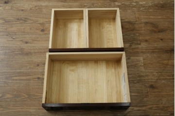 中古　美品　欅産業　仙台民芸箪笥(仙台箪笥)　牡丹文の重厚な金具が目を引く三尺階段箪笥　定価約50万円　(R-086020)